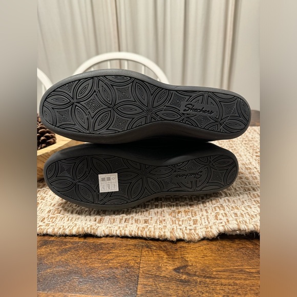 NWT Skechers Water Resistant Mid Wedge Ankle Bootie Size 10 - Picture 7 of 9